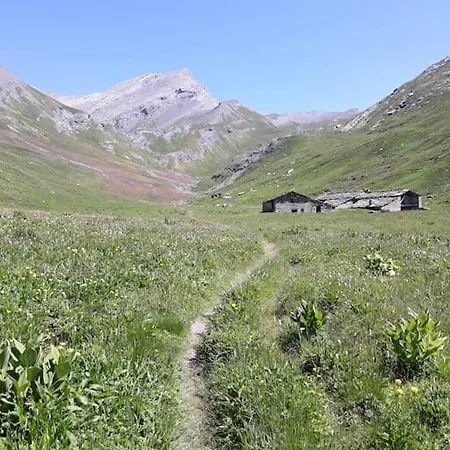 L'artesin شقة